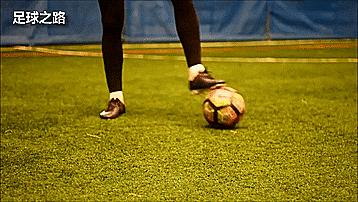 足球技巧：罗纳尔迪尼奥的五个经典过人技巧教学