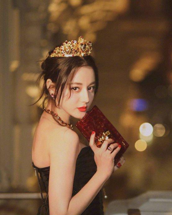 迪丽热巴烈火如歌时期,迪丽热巴白衣撑伞烈火如歌