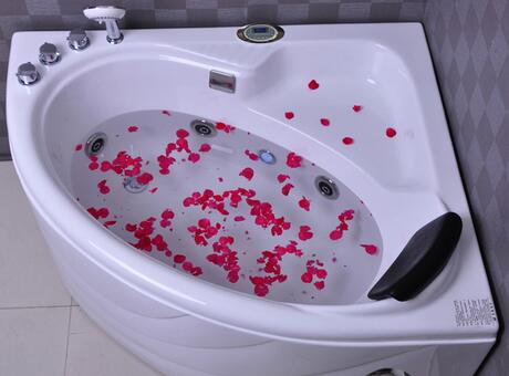 独立浴缸怎么装好看,浴室里面装上浴缸怎样搭配好看