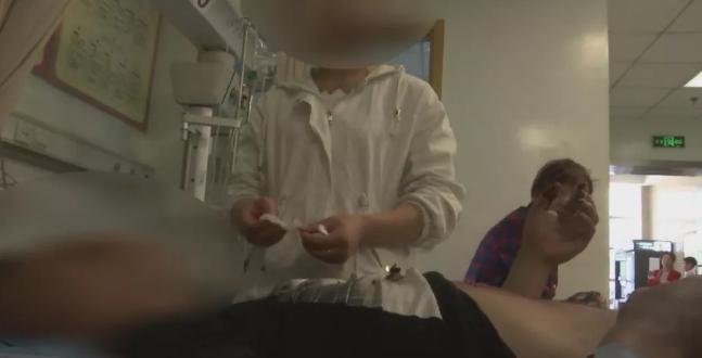 煤气灶爆炸烧伤男子,燃气灶爆炸烧伤男子