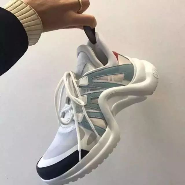 巴黎世家老爹鞋triples复古运动鞋,巴黎世家黑粉老爹鞋