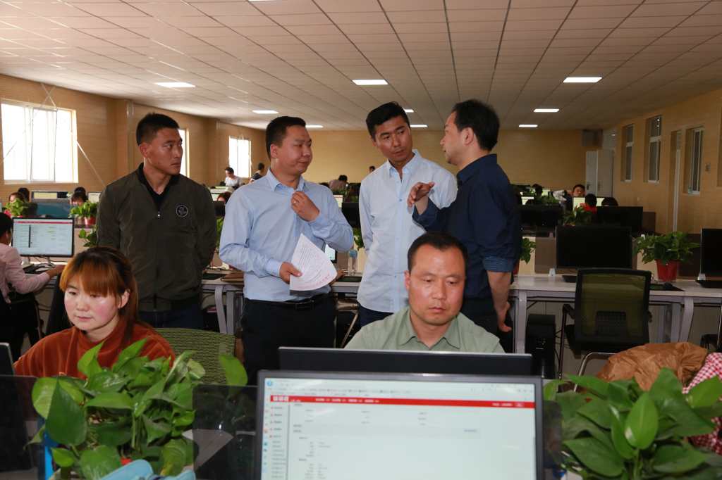 深圳铺铺旺集团郭英勇、井翔中一行来武功考察项目进展情况