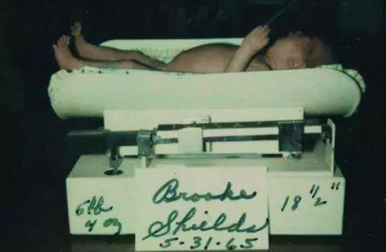 10岁全裸上镜《花花公子》，她的美貌被好莱坞誉为世界第八大奇迹