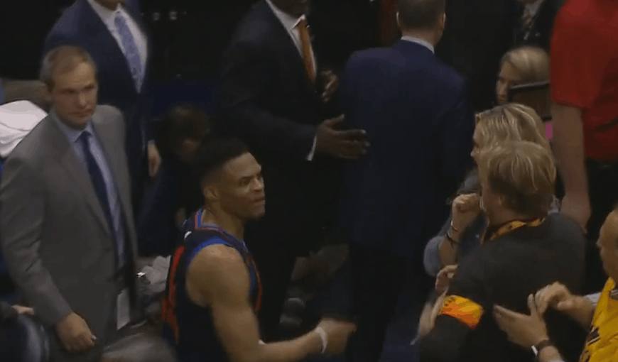 威少赛后被球迷骂,威少赛后争吵