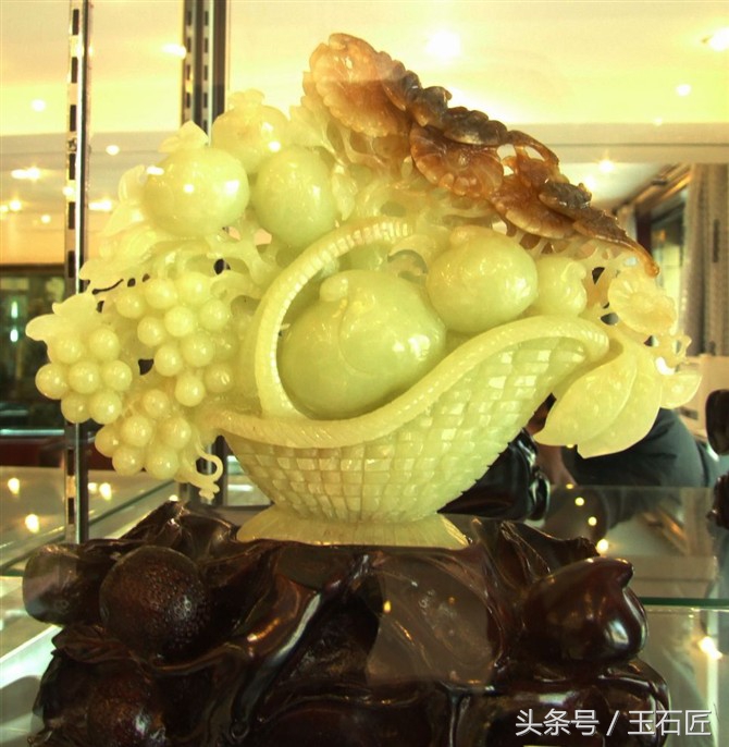 岫玉雕刻的鱼摆件放在哪里好,岫玉雕刻玉马摆件价格