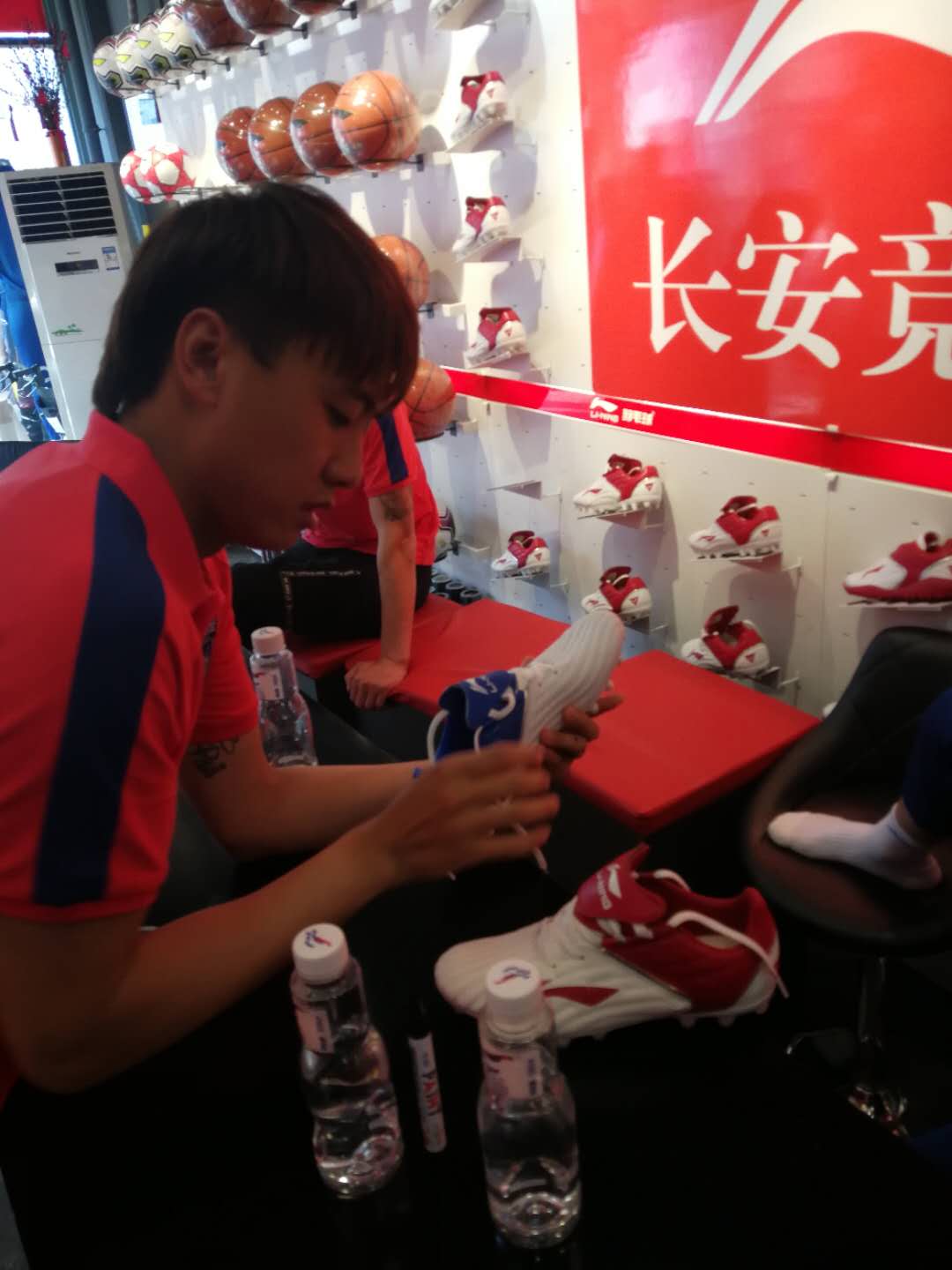 西北狼球迷助阵,西北狼发布会