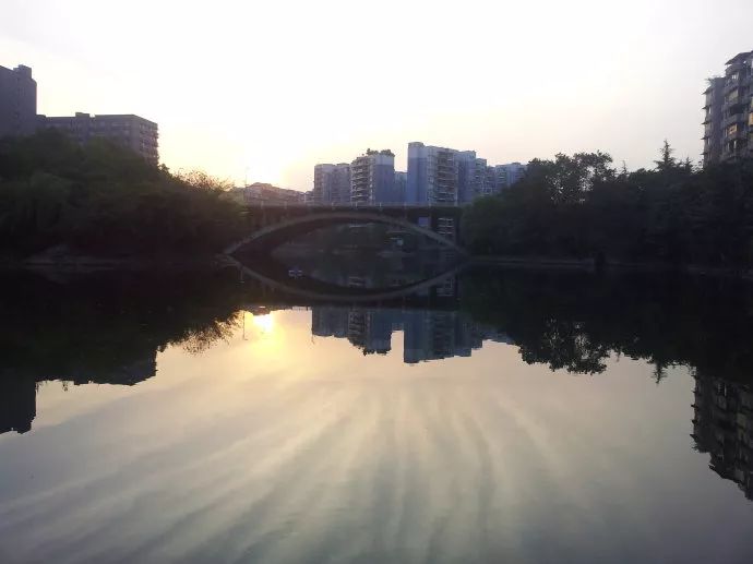 重庆旅游避开网红景点,重庆网红景点轻轨攻略