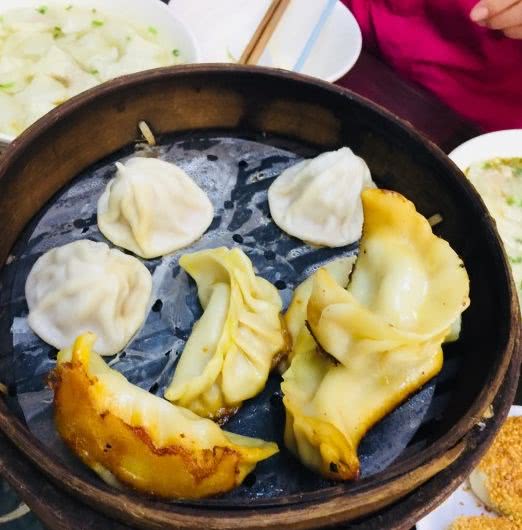 我带着秤和卷尺，去吃这几家小笼包！差点被赶跑