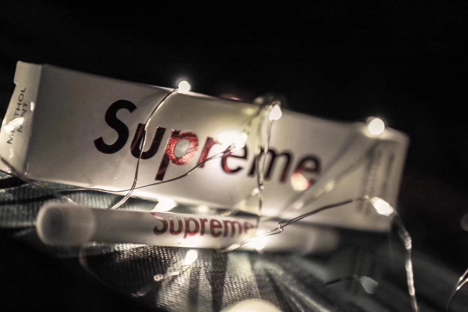 蒸汽火车头怎么能少了Supreme？跨界大王进军*子烟电**界