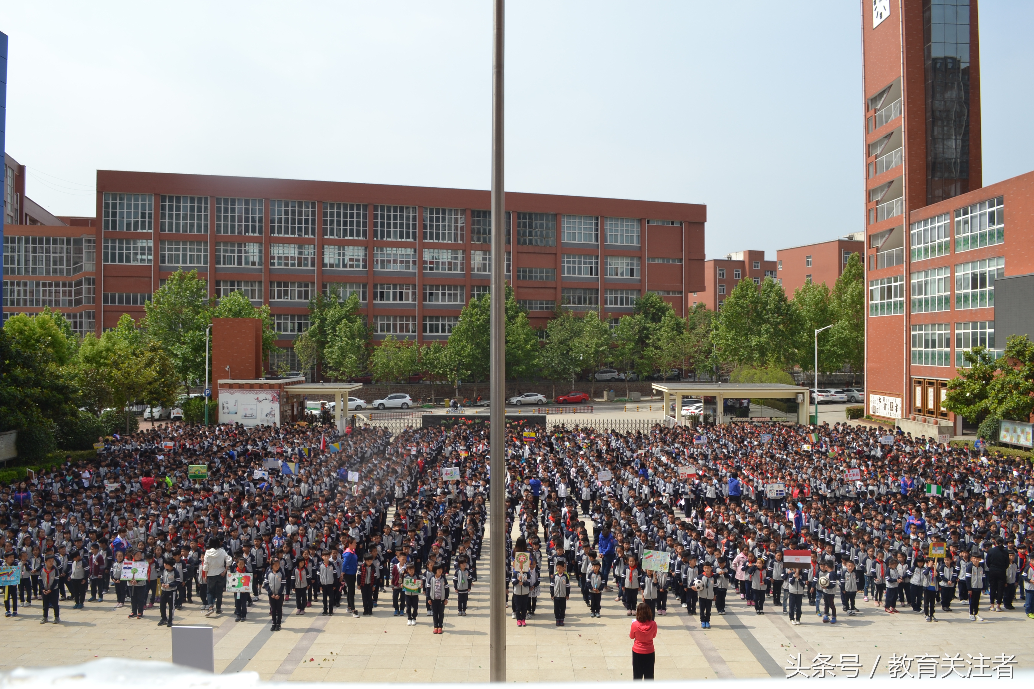 郑州经开区艺术小学足球队,郑州大学路小学足球开幕式