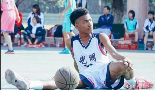 黑皮肤就是最大噱头！广东三队混血球员引关注但实力未必强！
