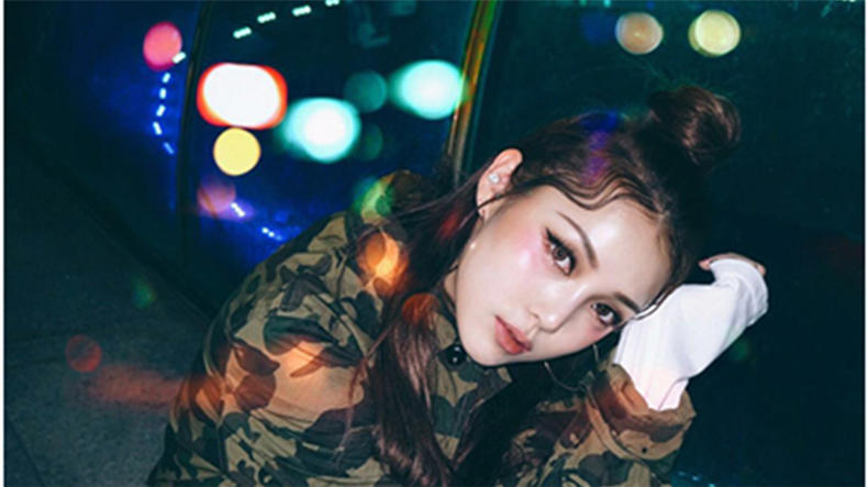 喜欢美瞳的妹子有福啦，学学百变pony，这教科书级别的瞳色搭配