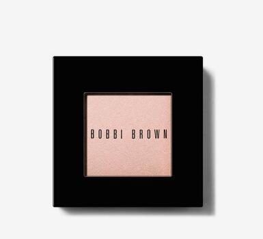 喜欢美瞳的妹子有福啦，学学百变pony，这教科书级别的瞳色搭配