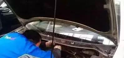 雨刮器向上刮异响怎么回事,雨刮器刮玻璃异响解决方法