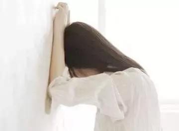 子宫脱垂小便出血严重吗,子宫脱垂与白带多有关吗