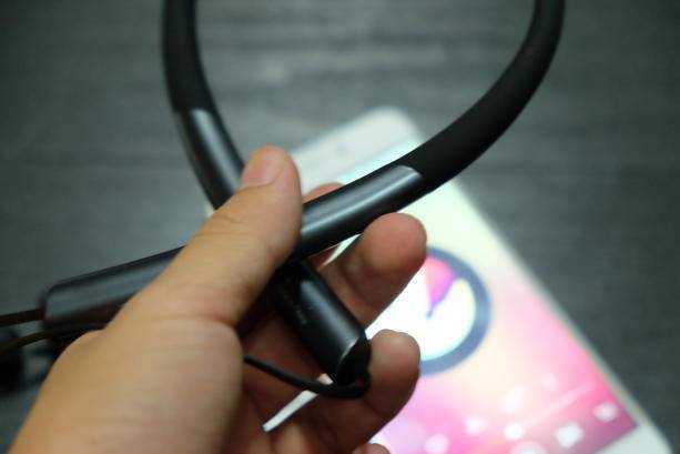 z1运动蓝牙耳机,z1蓝牙耳机跟f1哪个好