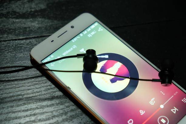 z1运动蓝牙耳机,z1蓝牙耳机跟f1哪个好