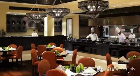 「阿布扎比」与世隔绝,充满神秘色彩の沙漠皇宫酒店