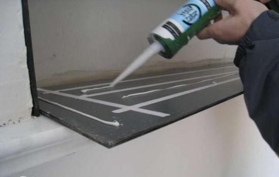 香蕉水去除老旧玻璃胶的效果好吗,玻璃胶粘手上用香蕉水能不能洗掉