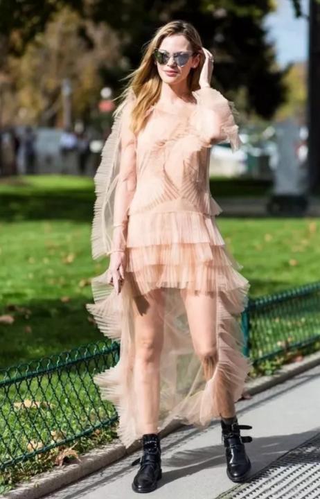 杨幂穿搭新中式同款香云纱,杨幂穿纱裙美上天