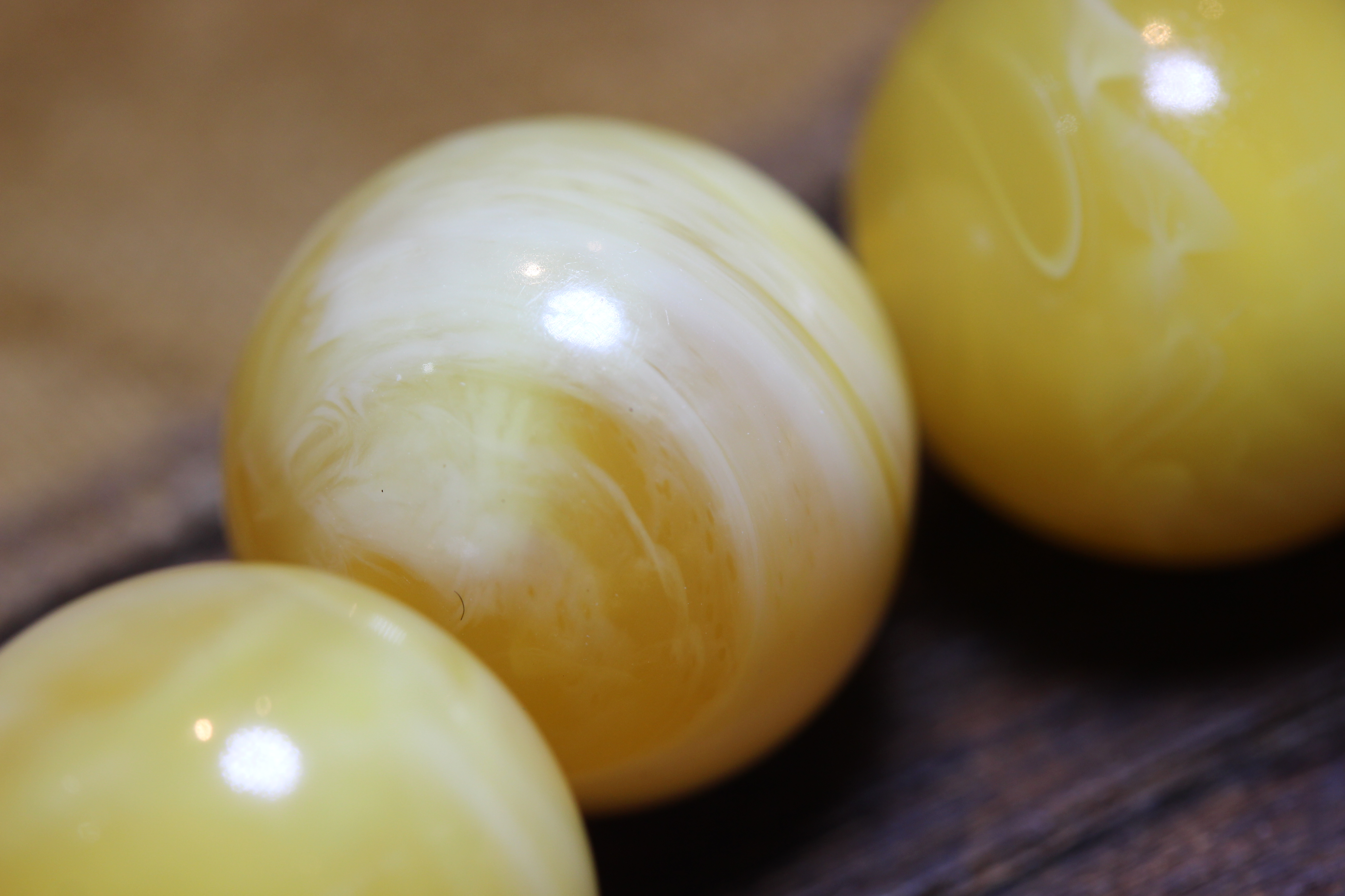 琥珀蜜蜡的真假鉴别的方法有哪些,鉴别琥珀蜜蜡靠谱的方法有哪些