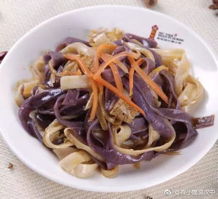 汉中凉皮是一道清爽美味的小吃,汉中市最好吃的炒面皮