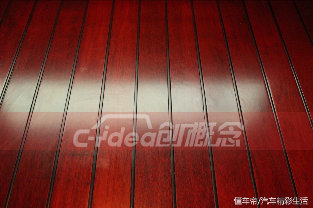 悍马H2顶级改装内饰,悍马h2内饰大屏幕