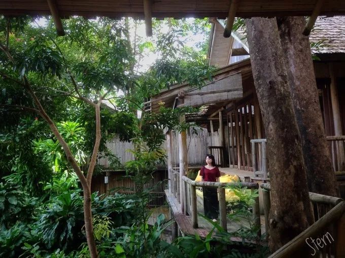 衣冠不整恕不招待厨师,衣冠不整不让进的饭店