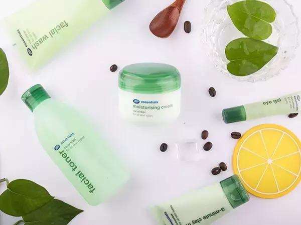 这个牌子跟大宝一样平价，学生*党**的首选！