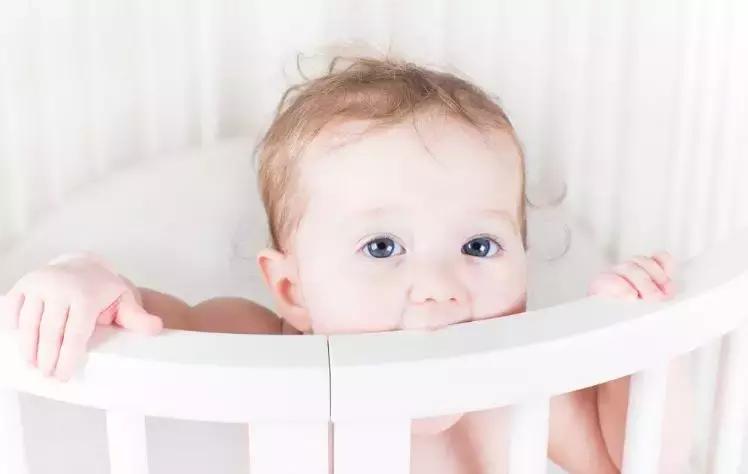 宝宝频繁夜醒哭闹怎么解决中医,一岁8个月宝宝频繁夜醒怎么回事