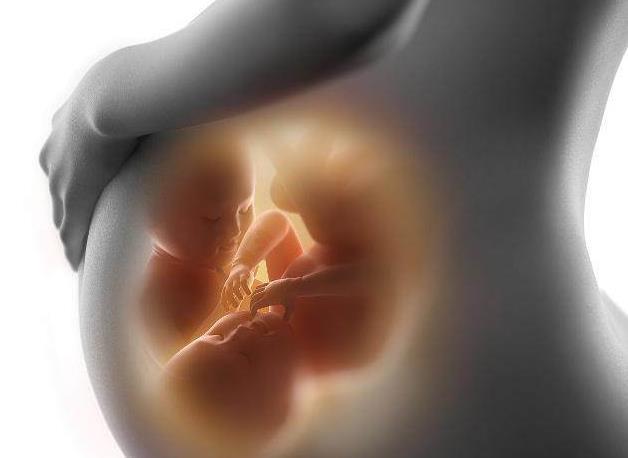 感觉到胎动频繁是怎么回事,孕中期晚上突然胎动频繁正常吗