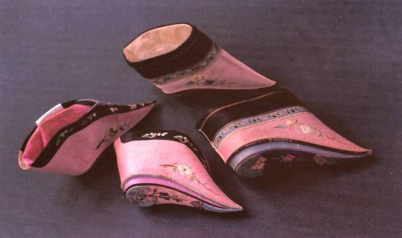 古代女人什么时候开始缠足,为什么女性在古代要缠足