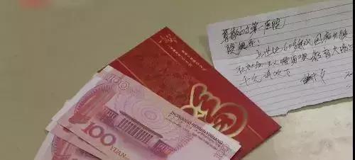 如何看待董卿跪地采访,董卿节目中三次下跪