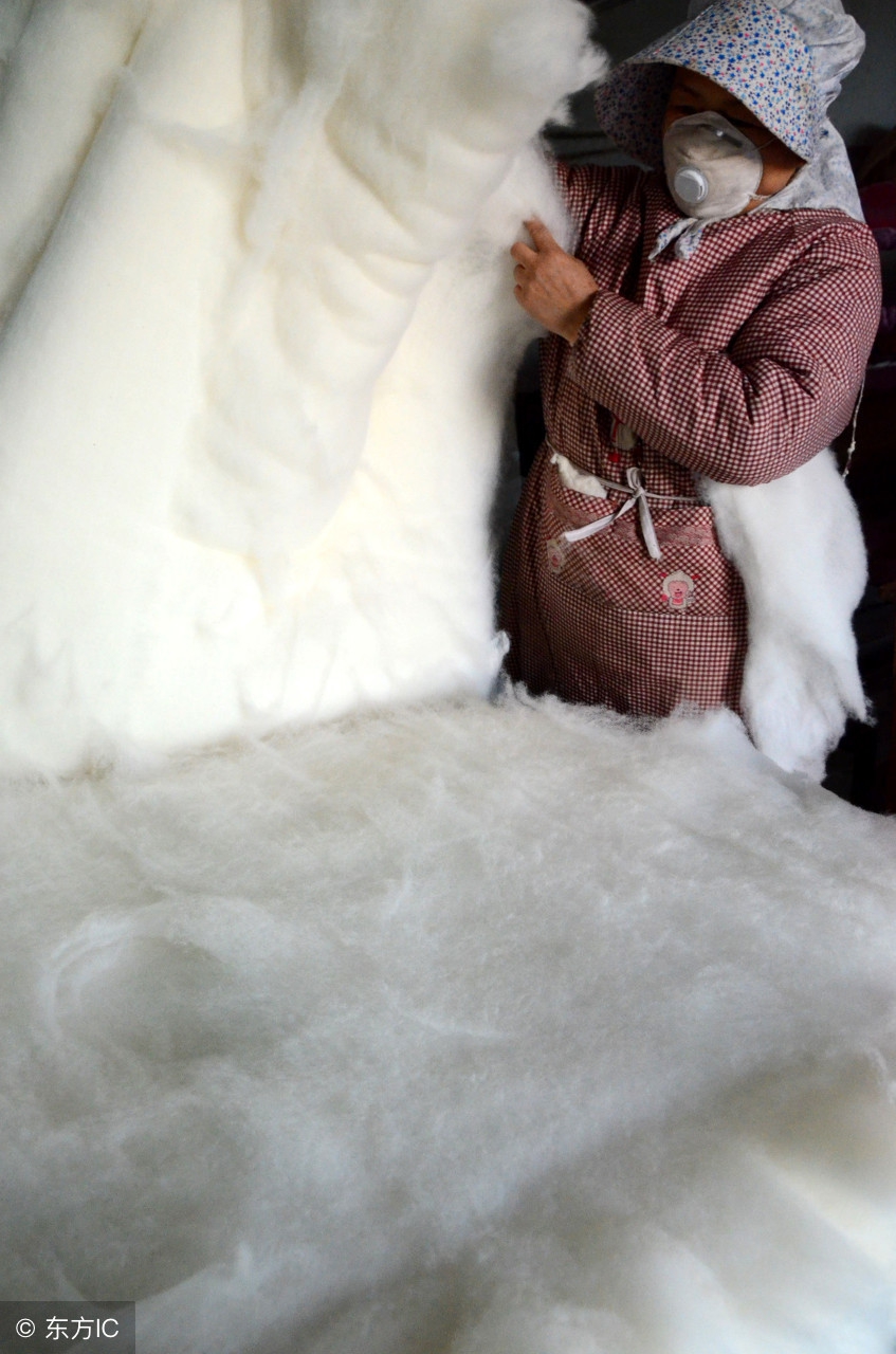 晒被子有诀窍，5种被子5种晒法，用错方法不仅白晒还毁被子