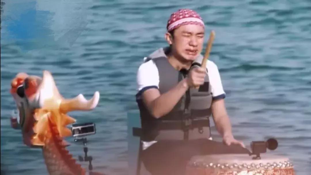 和TFboys年纪相仿的他，C位出道后热衷公益，网友：他会红