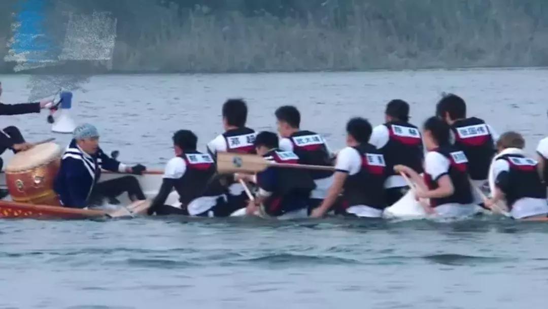 和TFboys年纪相仿的他，C位出道后热衷公益，网友：他会红