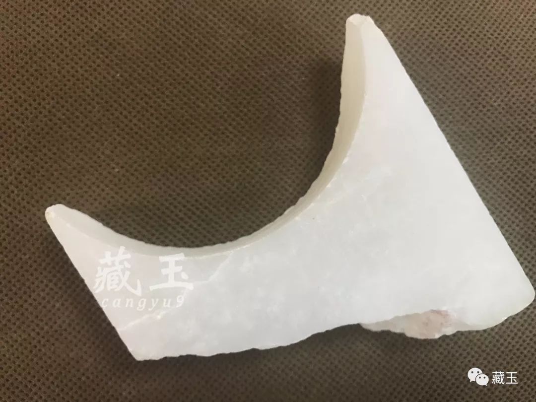 玉镯为什么容易断裂,圆条玉镯容易断