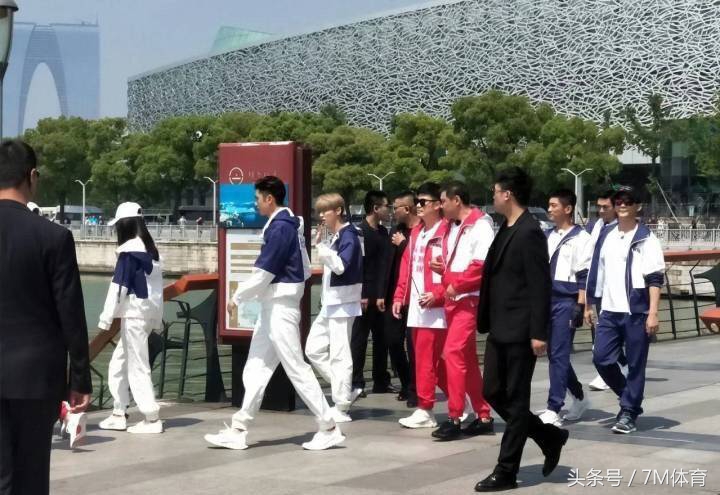 范志毅与鹿晗连麦,范志毅李毅综艺节目