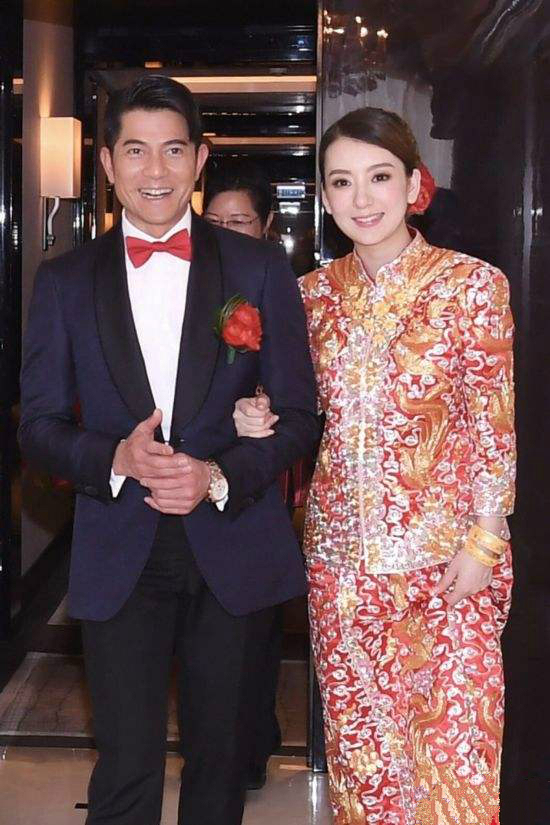 有哪些女明星婚礼穿的秀禾服,明星结婚穿的秀禾服