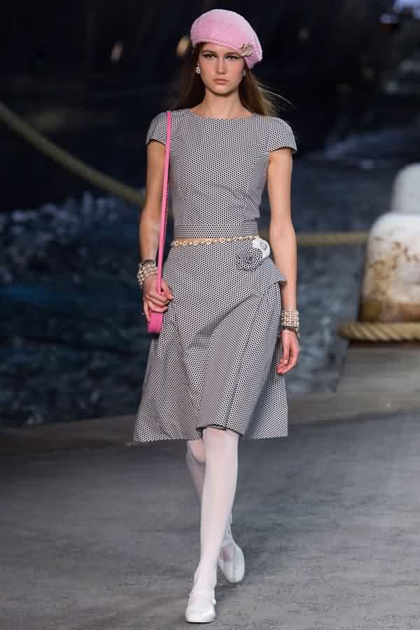 香奈儿巴黎时装秀价值多少,香奈儿巴黎皇宫大瀑布时装秀