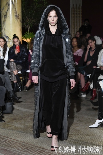 juicycouture天鹅绒运动套装搭配,juicycouture套装穿搭