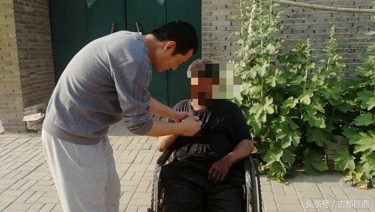 巨鹿县医院妇产儿*党**支部到孙河镇村开展先心病筛查、宣教活动