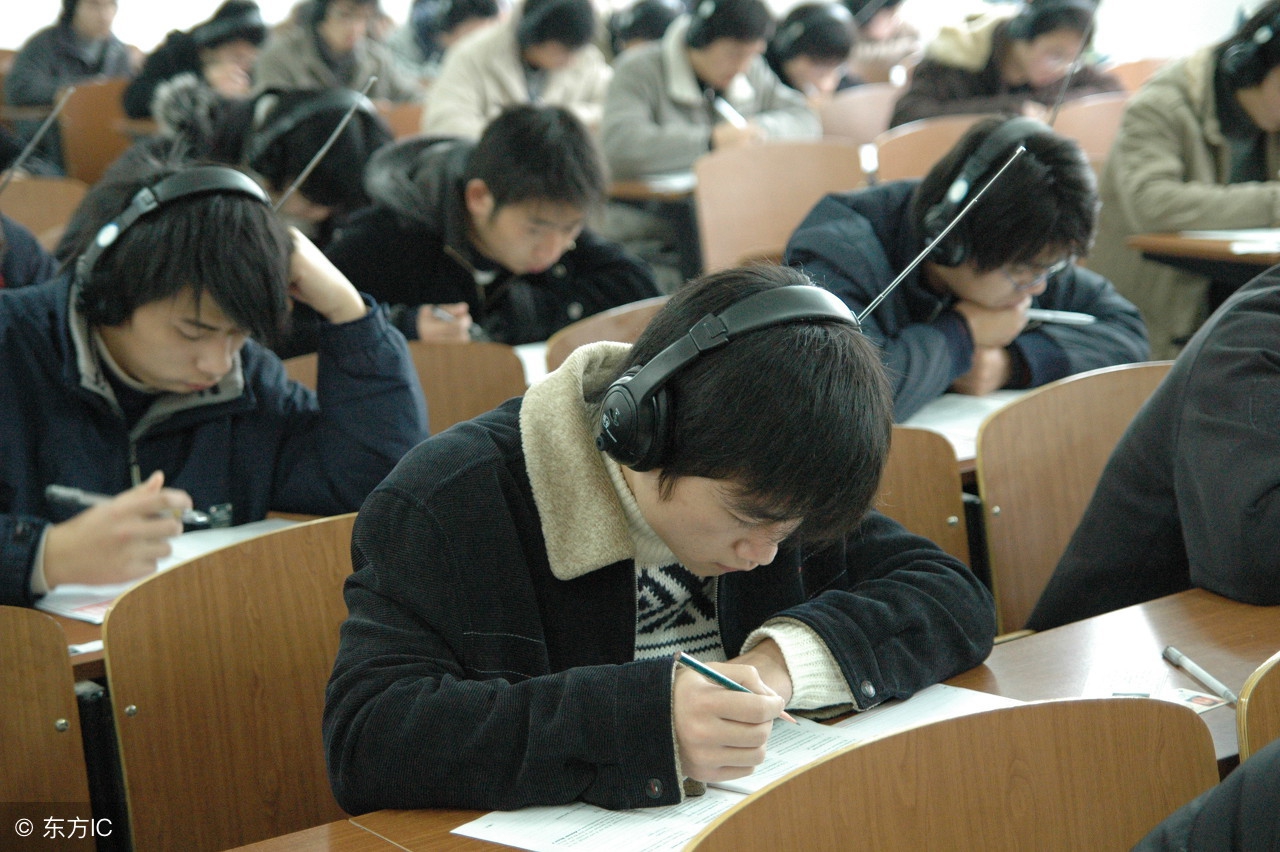 前辈的心酸：毕业季来临，这么多年的学生会主席，还不如两个证！