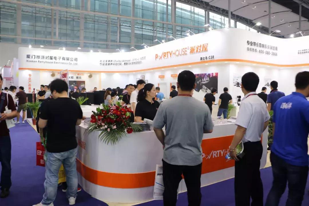 广展娱乐KTV参展商各出奇招多款新品让人目不暇给—阜新声艺视听