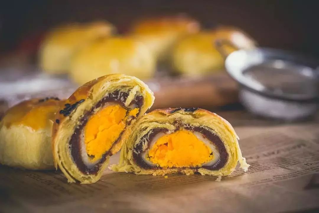 582位挑剔吃货盖章认证的一颗蛋黄酥，不红没天理，一上市便引爆了美食圈！