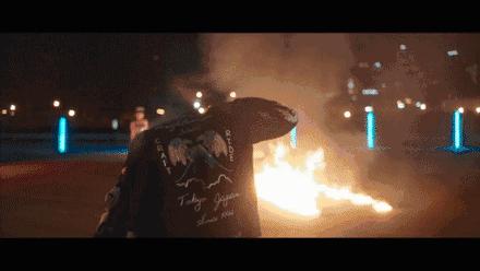 在这双“法日混血”的意产球鞋背后，我嗅到一丝危险气息