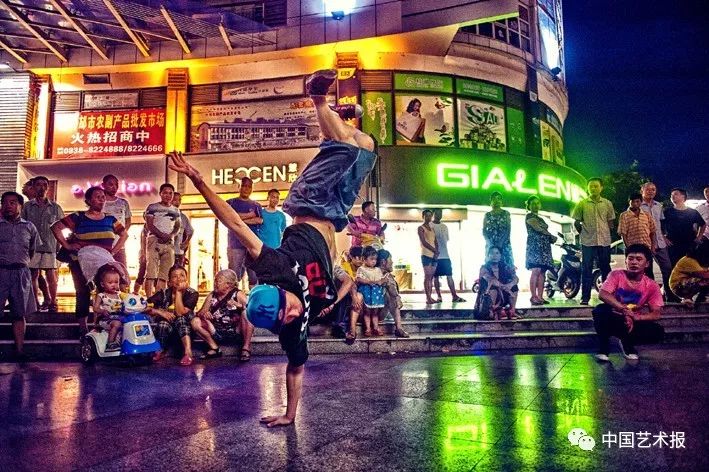 汶川大地震志愿者影集,汶川十年影像