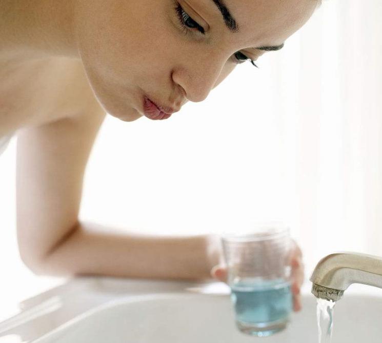 女生解决口臭最有效的方法,口臭的原因和治疗方法女性口臭