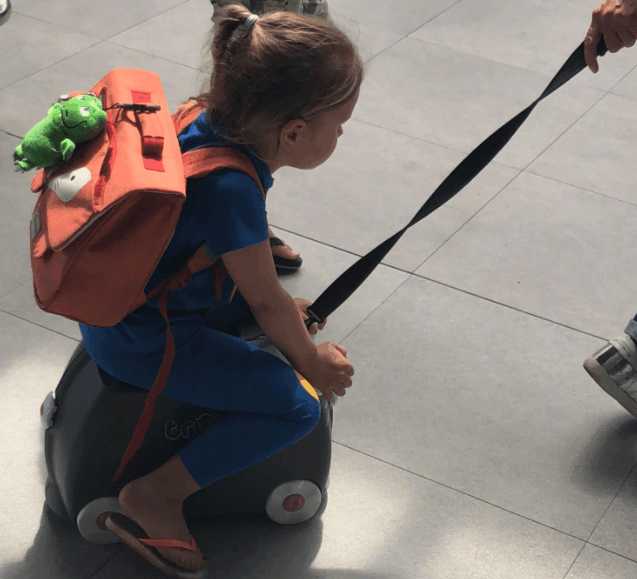 郭艾伦天真小眼神,郭艾伦微博晒庆生视频