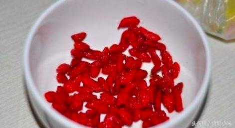 杭州男子钓10斤重鱼,浙江杭州男子钓到近70斤重大鱼